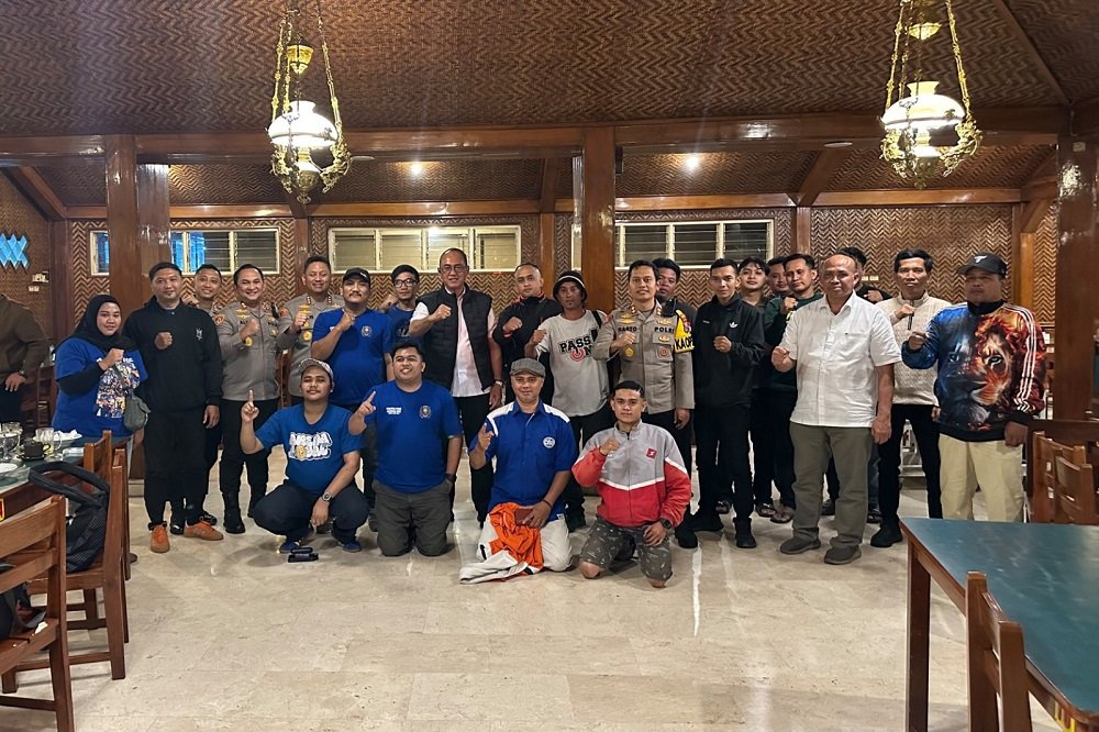 Arema Bonek Kapolresta Malang Kota Kapolresta Malang Kota Bersama Polda Jatim Pertemukan Aremania dan Bonek di Pasuruan