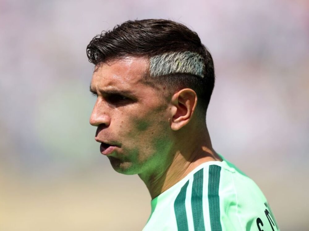 Jurnalis kenamaan Fabrizio Romano mengunggah postingan mengejutkan yang mengabarkan bahwa  Juventus batal merekrut Emiliano Martínez dari Aston Villa