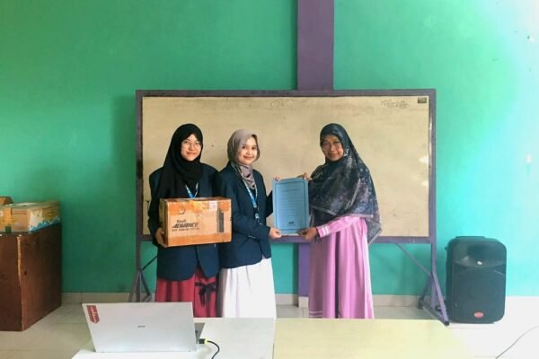 Dosen Departemen Kimia FSTeM UB Edukasi Teknologi Pengolahan Limbah Sederhana Berbasis Adsorben di Pondok Pesantren Daarul Ukhuwwah Putri 1 Malang