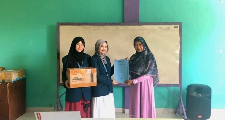 Dosen Departemen Kimia FSTeM UB Edukasi Teknologi Pengolahan Limbah Sederhana Berbasis Adsorben di Pondok Pesantren Daarul Ukhuwwah Putri 1 Malang