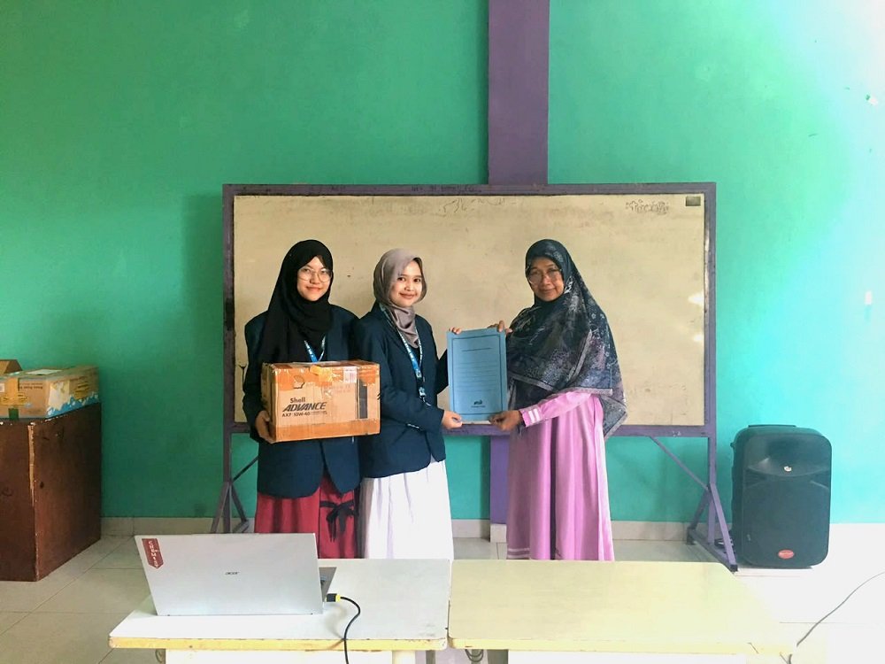 Dosen Departemen Kimia FSTeM UB Edukasi Teknologi Pengolahan Limbah Sederhana Berbasis Adsorben di Pondok Pesantren Daarul Ukhuwwah Putri 1 Malang