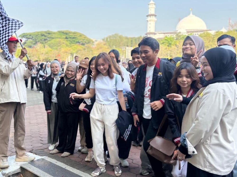 Fun Walk PTMA Ribuan Mahasiswa PTMA Ikuti Fun Walk Penutupan KKN UMM 2026