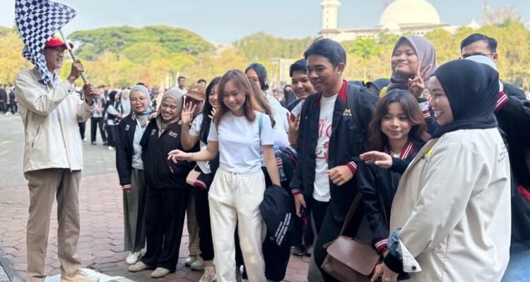 Ribuan Mahasiswa PTMA Ikuti Fun Walk Penutupan KKN UMM 2026