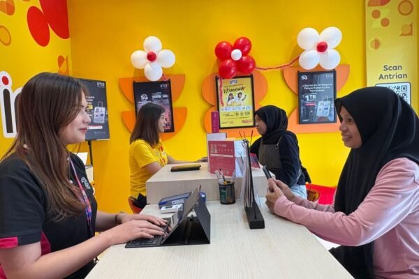 Indosat Resmikan Gerai IM3 & 3Store Dinoyo, Usung Konsep Terpadu di Pusat Aktivitas Bumi Arema