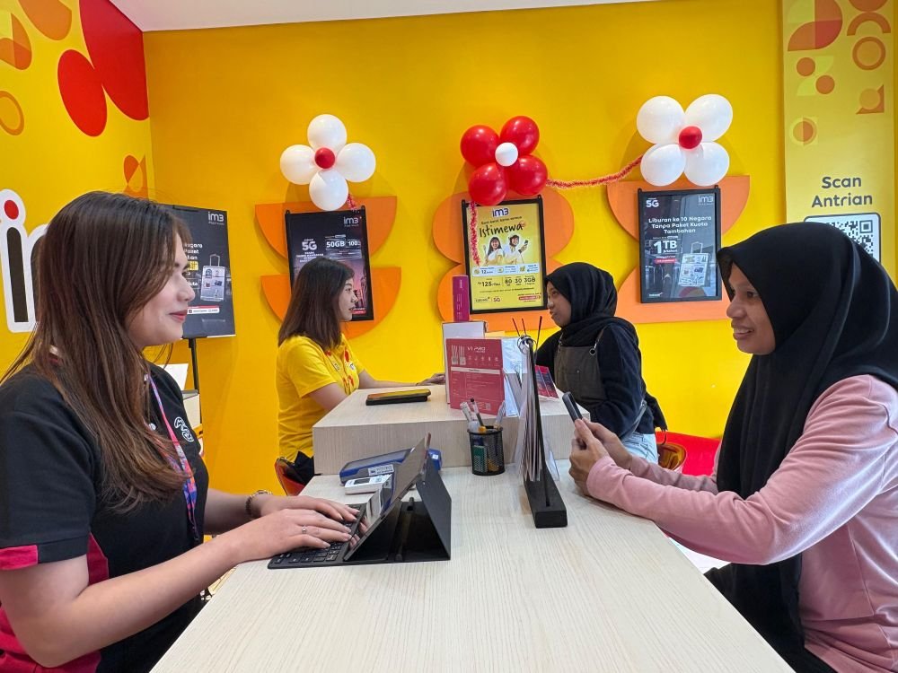 Indosat Resmikan Gerai IM3 & 3Store Dinoyo, Usung Konsep Terpadu di Pusat Aktivitas Bumi Arema