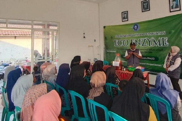 KKN UNIKAMA 2026 Edukasi Pengolahan Sampah Organik melalui Pelatihan Eco Enzyme