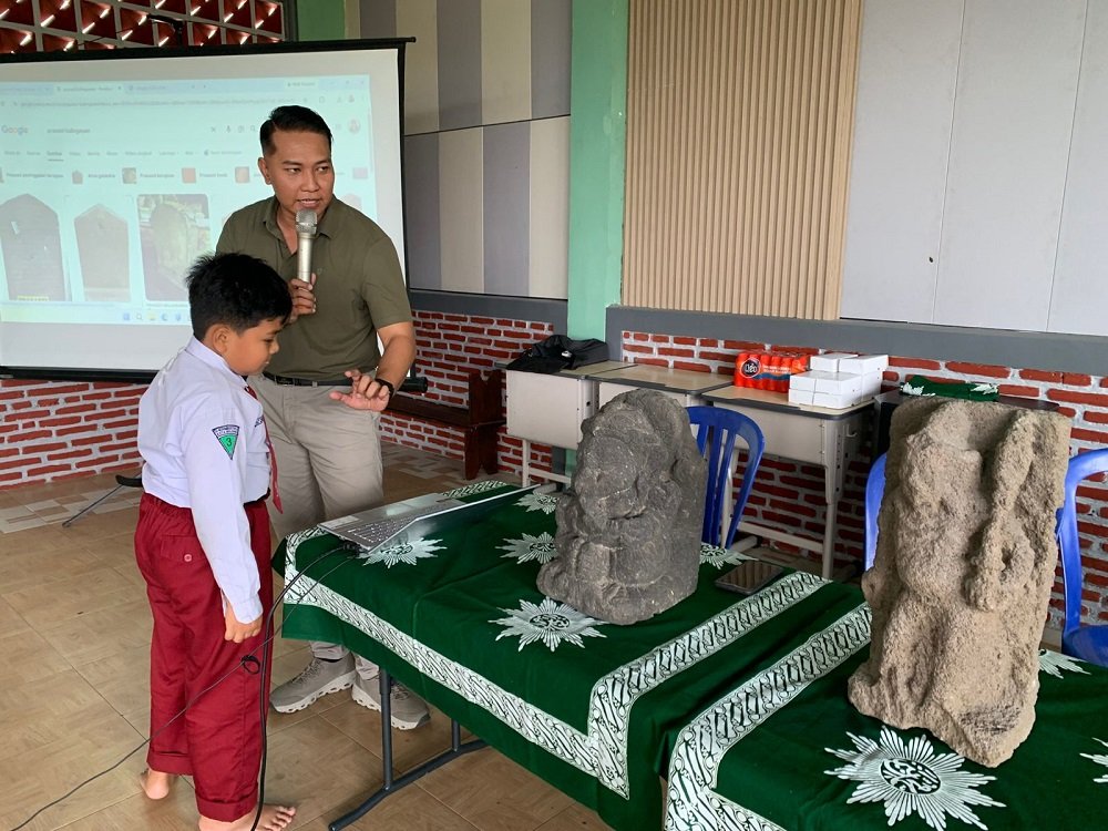 Museum Keliling Muhammadiyah 4 Kunjungi SD Muhammadiyah 4 Malang, Museum Keliling Jadi Jembatan Pelajar Mengenal Warisan Budaya Malang