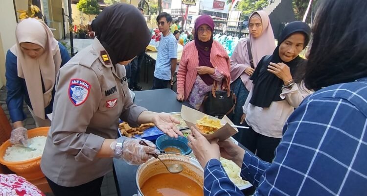 Polresta Malang Kota Gelar Baktikes dan Makan Bersama Gratis sebagai Komitmen Senantiasa Hadir di Tengah Masyarakat
