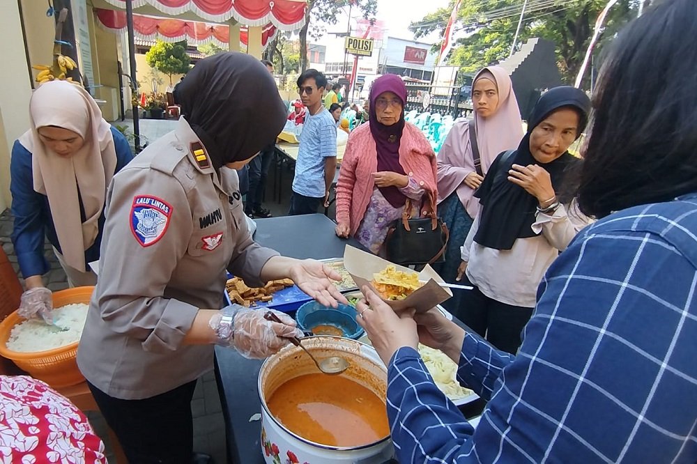 Polresta Malang Kota Gelar Baktikes dan Makan Bersama Gratis sebagai Komitmen Senantiasa Hadir di Tengah Masyarakat