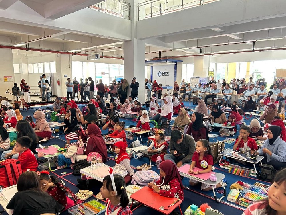 Ratusan Anak Ramaikan Lomba Mewarnai Tugu Tirta di MCC