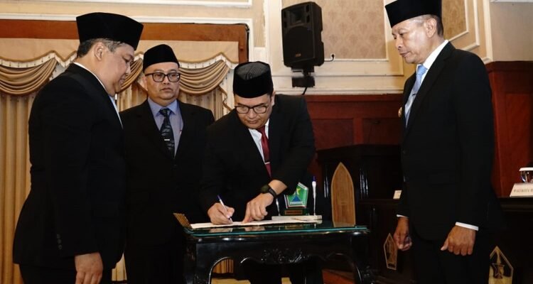 Dandung Djulharjanto Resmi Dilantik Jadi Pj Sekda Kota Malang, Ini Pesan Wali Kota dan Sekda Kabupaten