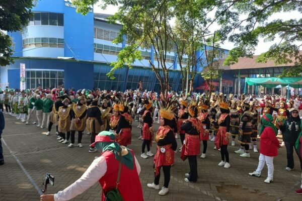Terharu, Hikmah Bafaqih Beri Apresiasi Effort Luar Biasa Peserta Lomba Senam Kreasi di GOR Ken Arok Malang
