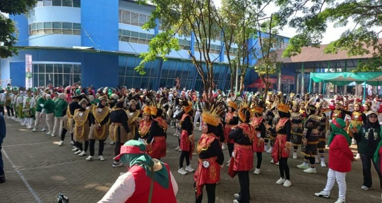 Terharu, Hikmah Bafaqih Beri Apresiasi Effort Luar Biasa Peserta Lomba Senam Kreasi di GOR Ken Arok Malang