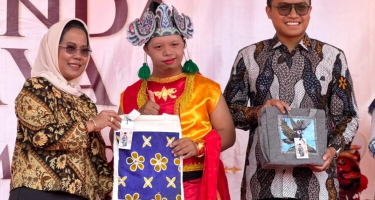 Sri Untari Apresiasi Karya Siswa SLB Malang, Minta Sektor Swasta dan Pemerintah Serap Tenaga Kerja Disabilitas