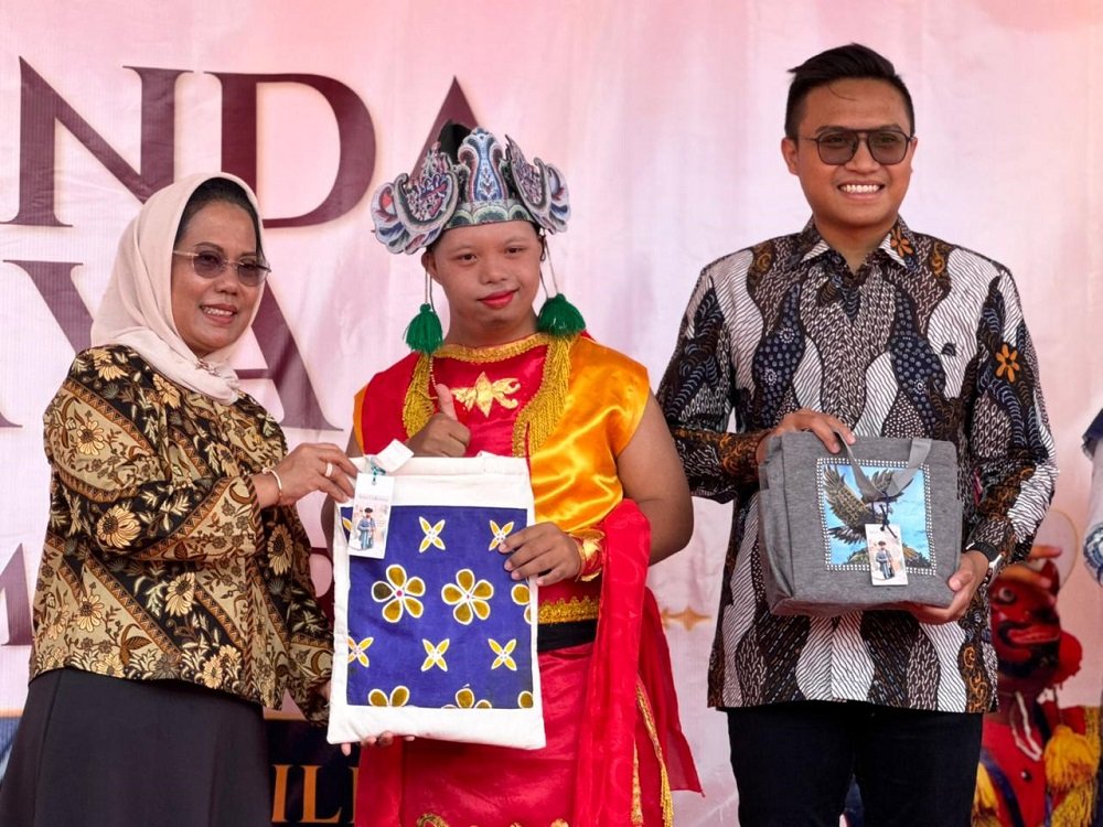 Sri Untari SLB Kota Malang Sri Untari Apresiasi Karya Siswa SLB Malang, Minta Sektor Swasta dan Pemerintah Serap Tenaga Kerja Disabilitas