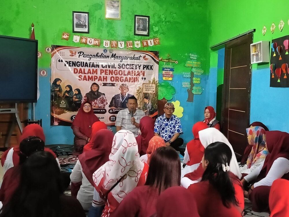 PKK Desa Sumber Pasir Perkuat Civil Society melalui Pengolahan Sampah Organik