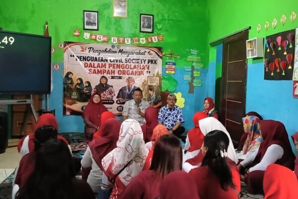 PKK Desa Sumber Pasir Perkuat Civil Society melalui Pengolahan Sampah Organik