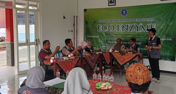 Monev KKN UNIKAMA 2026 di Sumber Pasir Soroti Luaran Eco Enzyme