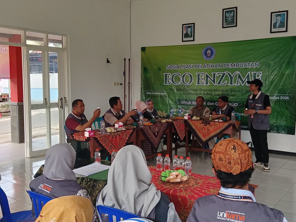 Monev KKN UNIKAMA 2026 di Sumber Pasir Soroti Luaran Eco Enzyme
