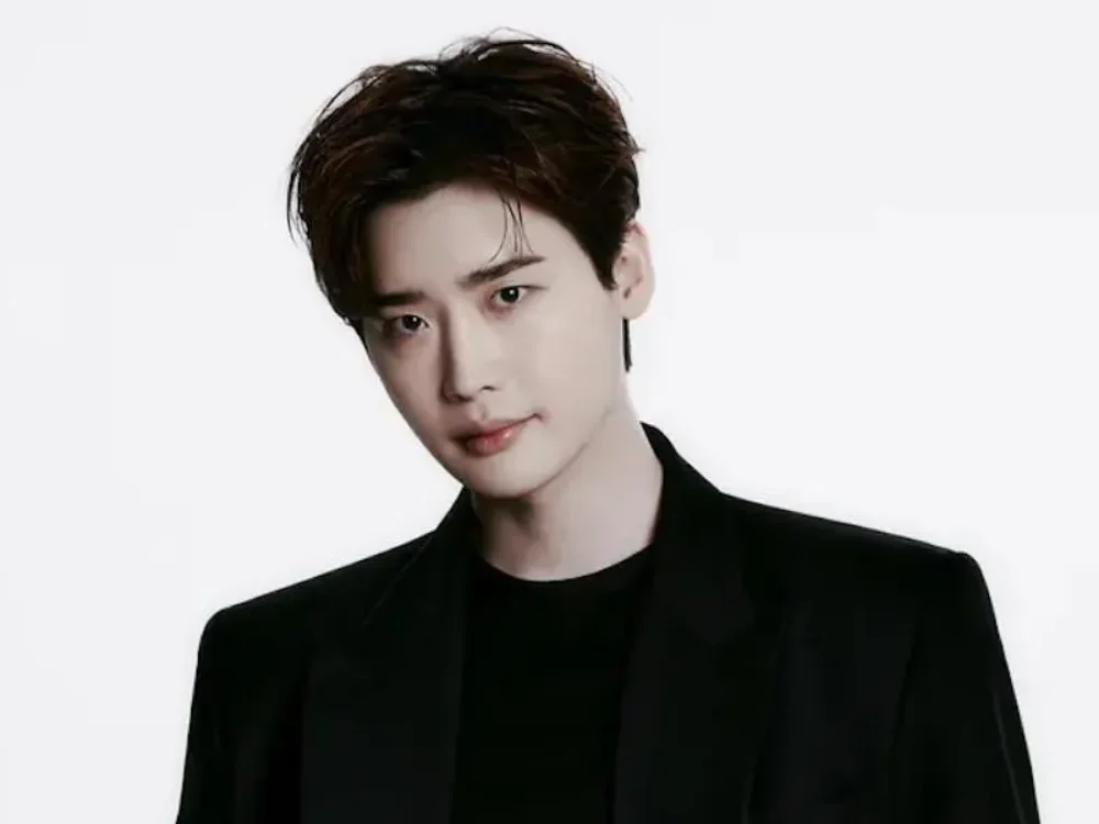 Lee Jong Suk Mundur dari Drakor ‘Iseop’s Romance’
