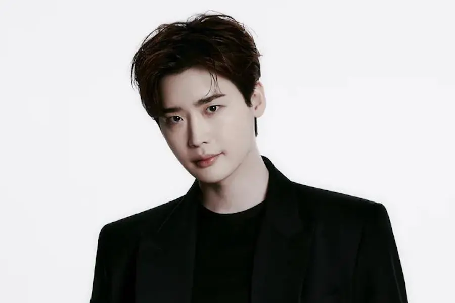Lee Jong Suk Mundur dari Drakor ‘Iseop’s Romance’