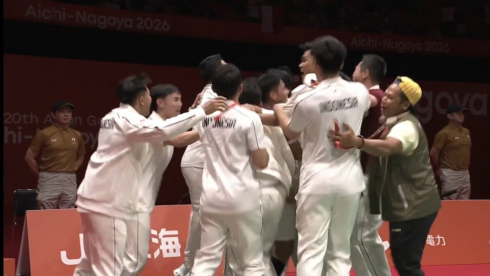 203-Tim Beregu Putra bulu tangkis Indonesia selebrasi Tim Beregu Putra Indonesia Raih Emas Asian Games 2026 Usai Kalahkan China 3-2 Lewat Pertarungan Dramatis