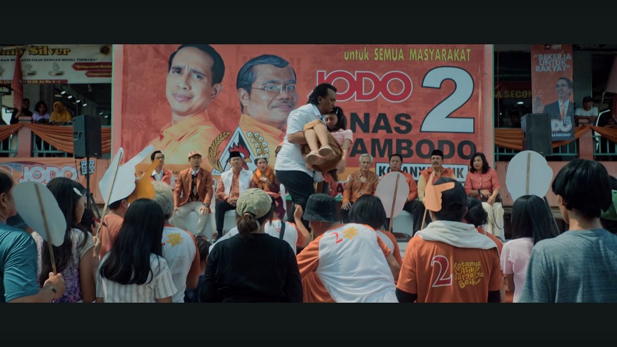369-Adegan dalam film Bapak Paling Jujur Film ‘Bapak Paling Jujur’, Ketika Calon Gubernur Dikutuk Tak Lagi Bisa Bohong