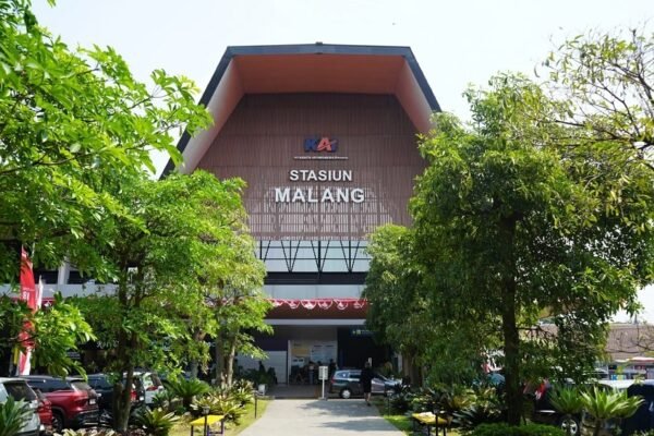 Lonjakan Penumpang di Stasiun Malang, KAI Siapkan 6.104 Kursi di Tengah Ancaman Erupsi Anak Krakatau