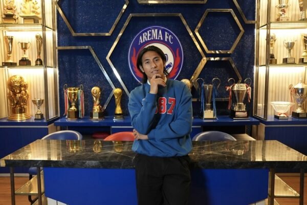 Pulang Kampung, Hanif Sjahbandi Perkuat Lini Tengah Arema FC
