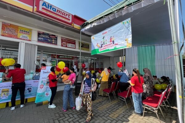 Kolaborasi Alfamart dan Sweety Perkuat Edukasi Tumbuh Kembang Anak lewat Posyandu