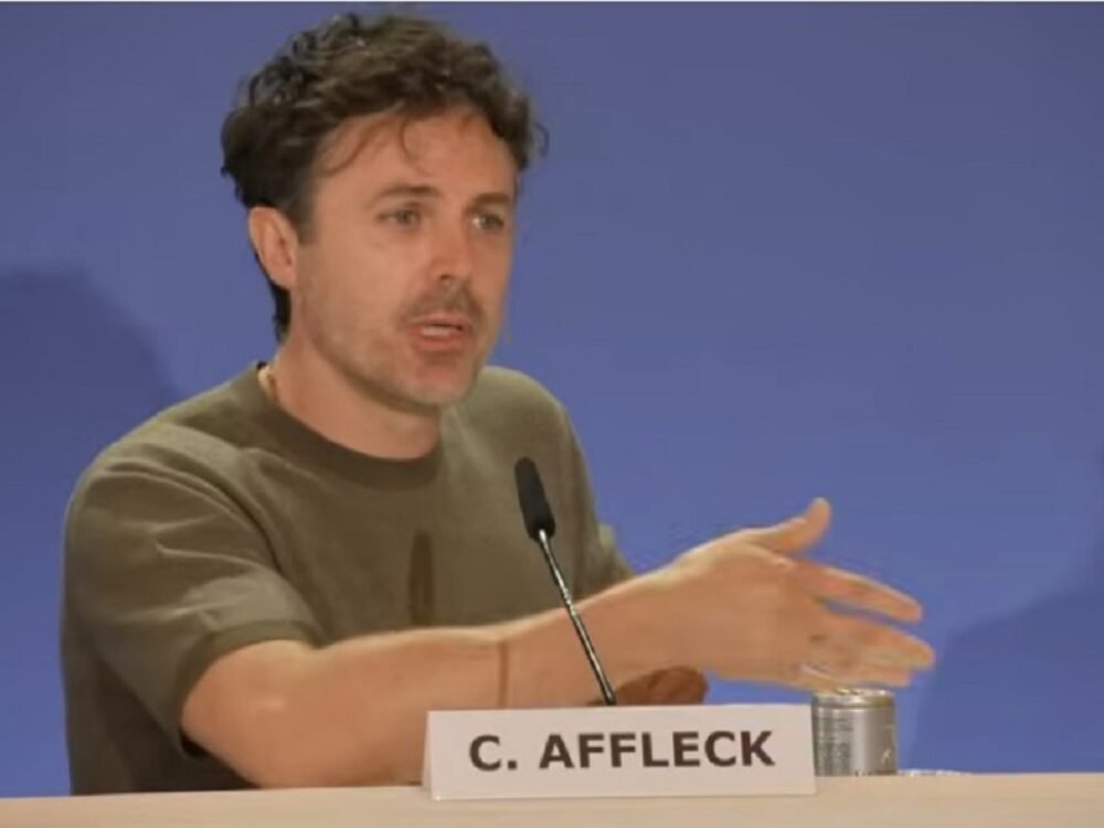 Casey Affleck Perkenalkan Film ‘Company’, Debut di Festival Film Venice