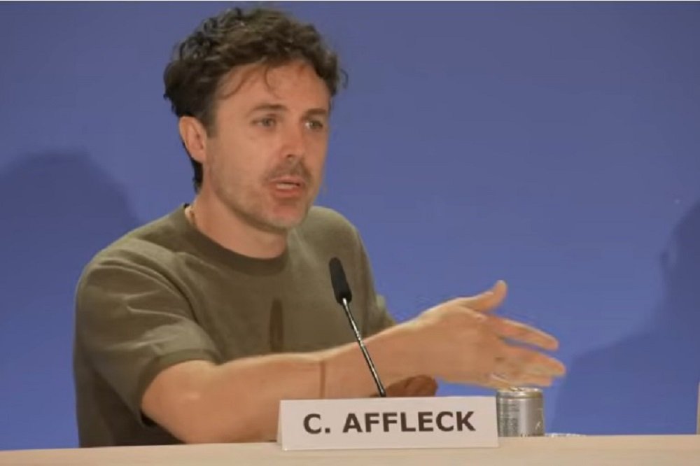 Casey Affleck Perkenalkan Film ‘Company’, Debut di Festival Film Venice
