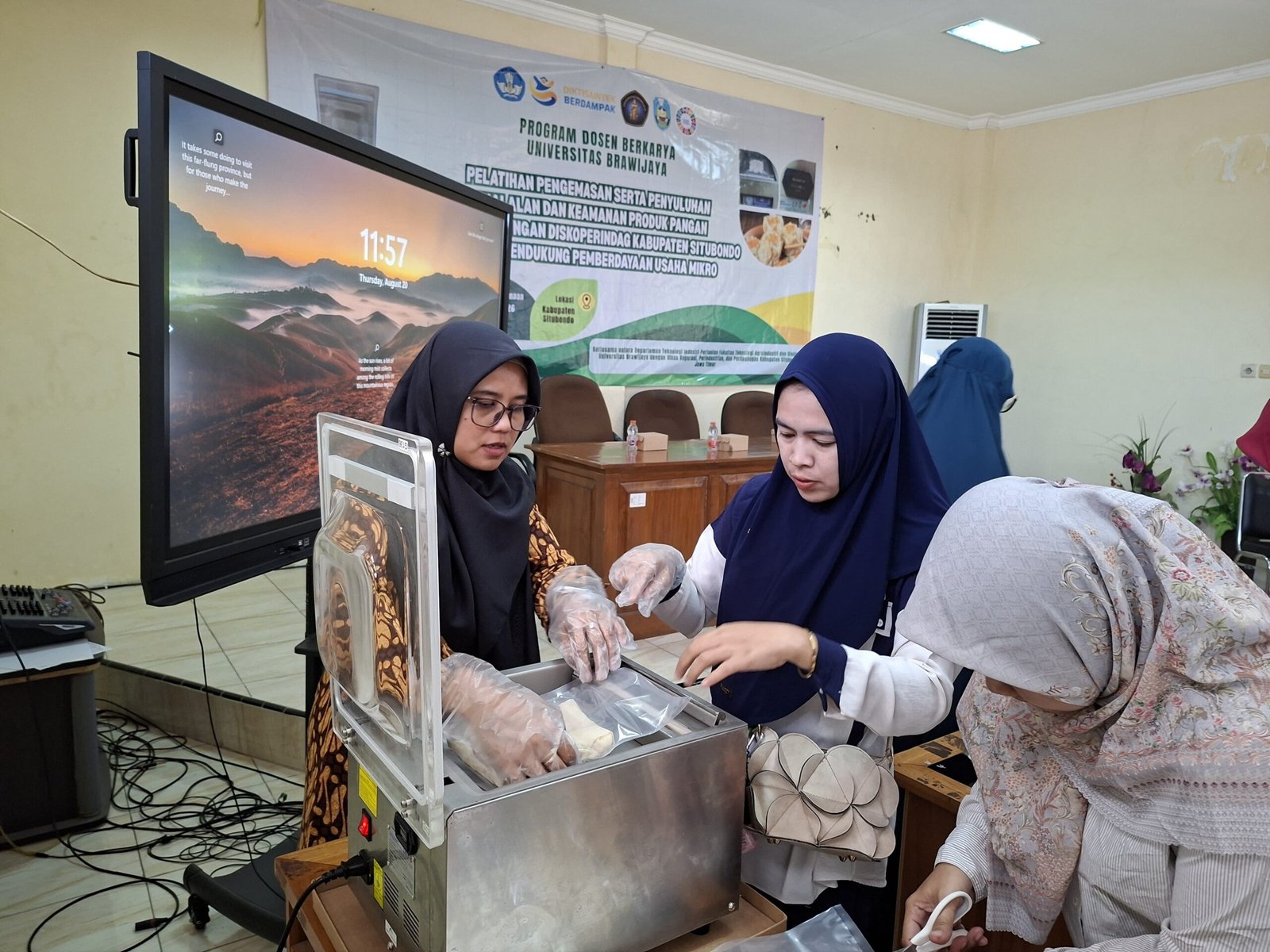 Dokar FTAB UB vacuum sealer Dokar FTAB UB Dukung UMKM di Situbondo dengan Smart Vacuum Sealer
