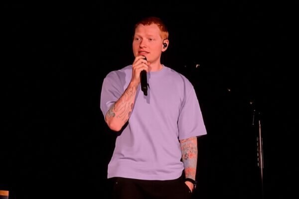 Ed Sheeran Beberkan Pernyataan Sikap Terkait Kasus Macklemore, Konsernya Diwarnai Unjuk Rasa