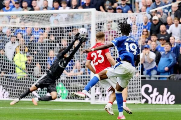 Gol Penyeimbang Niles Jadi Mimpi Buruk Manchester United di Kandang Everton
