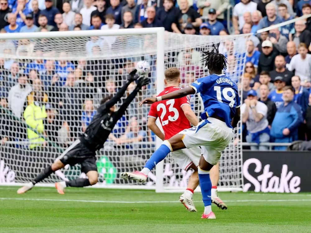 Gol Penyeimbang Niles Jadi Mimpi Buruk Manchester United di Kandang Everton