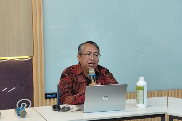 Dorong Pertanian Berkelanjutan, Guru Besar FSTeM UB Kembangkan POC dan PHC Diperkaya Beauveria bassiana