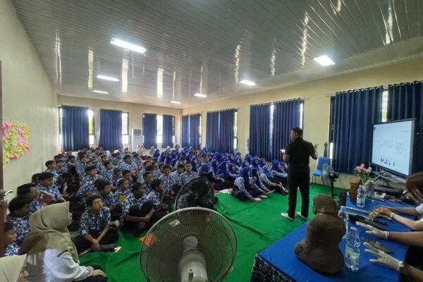Jejak Peradaban Malang dari Artefak Asli Hadir di SMPN 30 Malang Lewat Museum Keliling