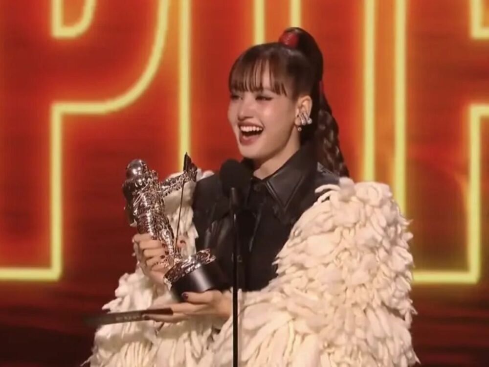 Lisa Blackpink Jadi Artis K-Pop Pertama Menangkan Best Pop di MTV Video Music Awards