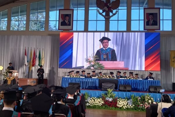 Luluskan Angkatan Perdana D3 Optometri di Wisuda ke-XVI Universitas Ma Chung, Rektor Sebut Ini