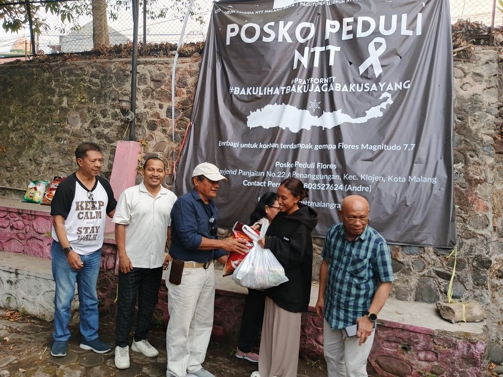 NTT Posko Peduli Posko Peduli Flores Malang Raya Bergerak, 210 Paket Sembako untuk Mahasiswa Terdampak Gempa