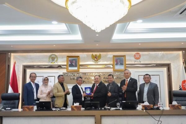 Deddy Fachruddin Dorong Penguatan Peran Dokter Hewan dalam Sistem Veteriner Nasional
