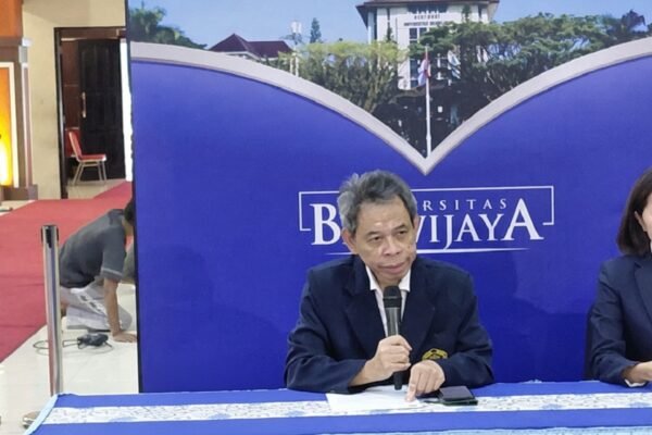 Guru Besar FBiPK UB Kukuhkan Model E/D/C-RITA: Petani yang Tak Langsung Adopsi Inovasi Bukan Berarti Menolak