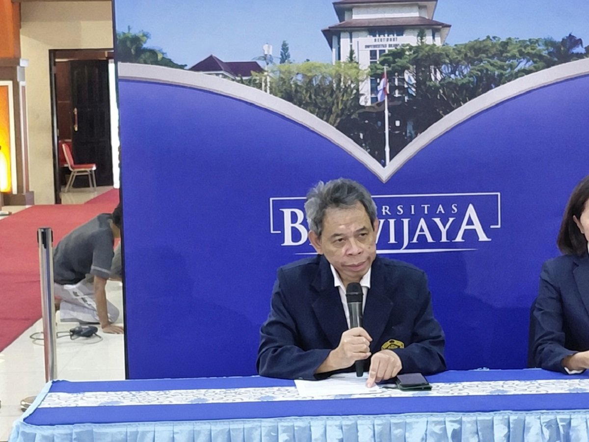 Prof. Ir. Edi Dwi Cahyono FBiPK Guru Besar FBiPK UB Kukuhkan Model E/D/C-RITA: Petani yang Tak Langsung Adopsi Inovasi Bukan Berarti Menolak