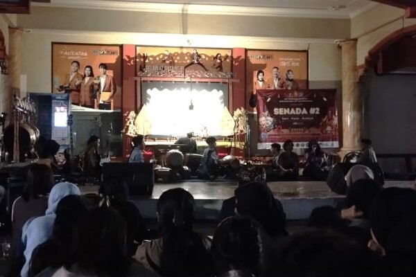 Dalang Gen Z Hidupkan Pesan Kebudiluhuran Lewat SENADA Vol 2 UNIKAMA