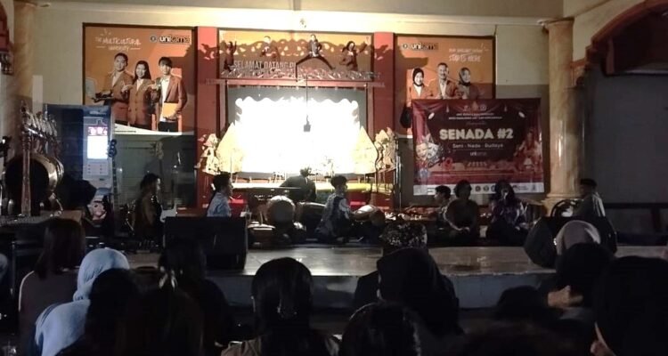 Dalang Gen Z Hidupkan Pesan Kebudiluhuran Lewat SENADA Vol 2 UNIKAMA