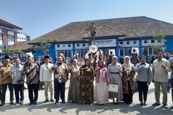 Sri Untari Bisowarno Dorong Pemerataan Akses SPMB dan Percepatan Kesejahteraan Guru di Jatim