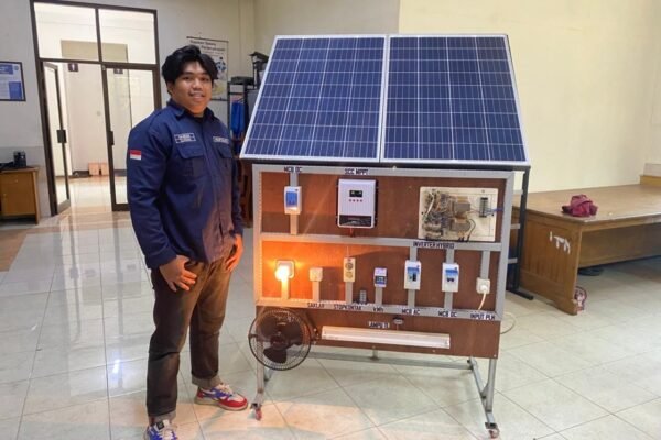 Anak Buruh Sawit Malaysia Raih Wisudawan Terbaik ITN Malang Usai Rancang Alat PLTS Hybrid