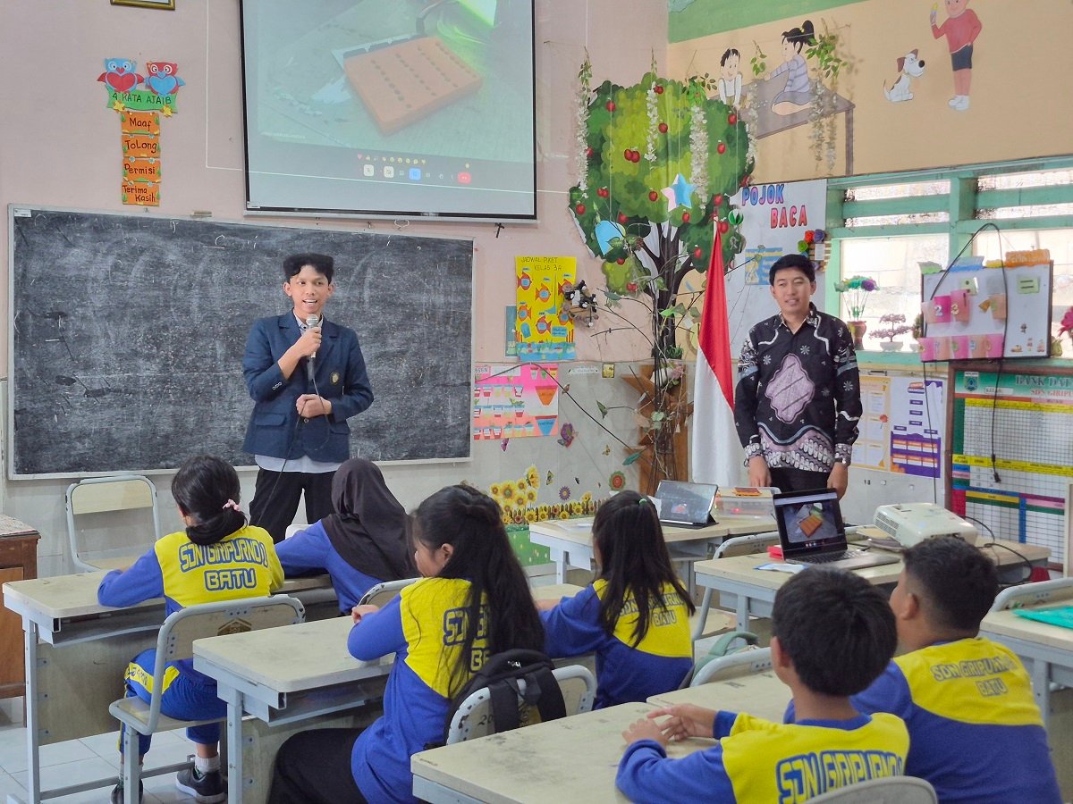 Tim PkM Departemen Matematika FSTeM UB Sosialisasi Inovasi Pembelajaran Geometri Melalui Teknologi Lantai Pintar Di SDN Giripurno 01 Batu  
