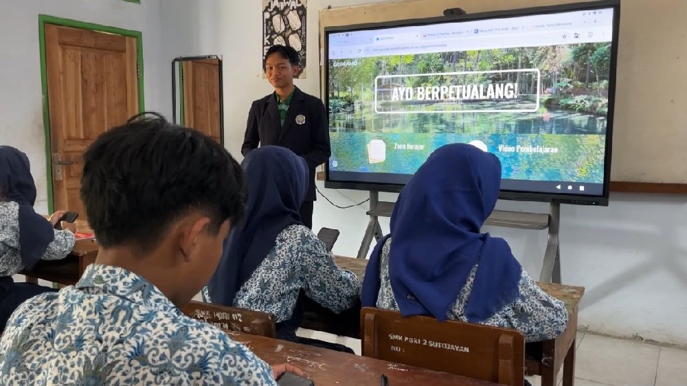 Mahasiswa UM Kembangkan Website Interaktif GEORAMO sebagai Media Pembelajaran Digital Mitigasi Bencana di Telaga Rambut Monte